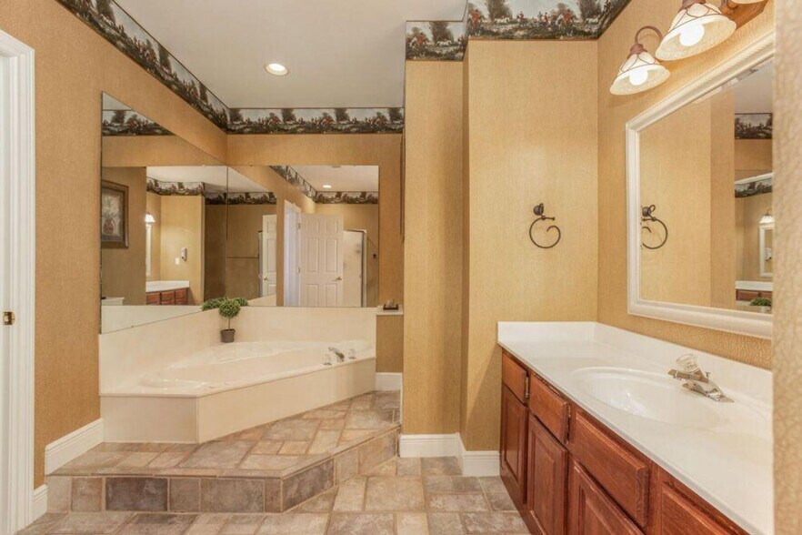 Building Photo - 175 Golf View Dr