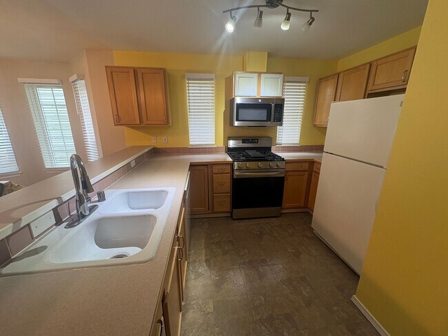 Building Photo - 12549 Roosevelt Way NE