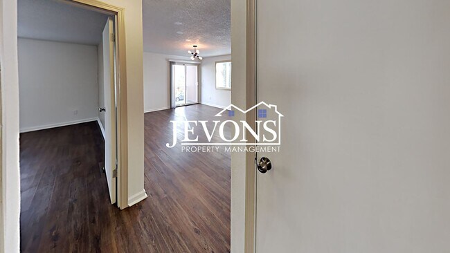 Building Photo - Charming duplex in a walkable location near the University of Puget Sound