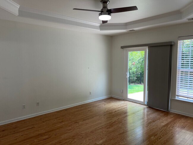 Building Photo - Gorgeous One-Level Ranch Style Home in The...