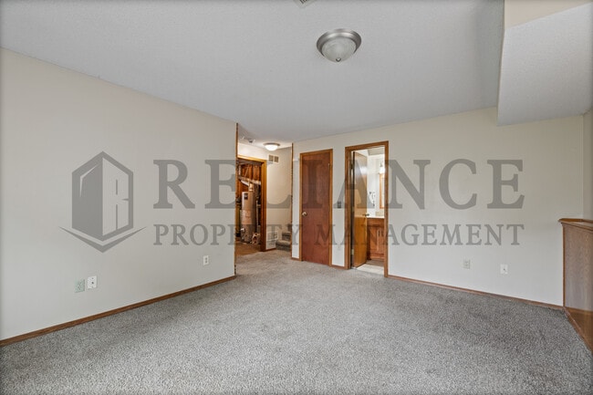 Building Photo - 2013 N Parkridge Ct