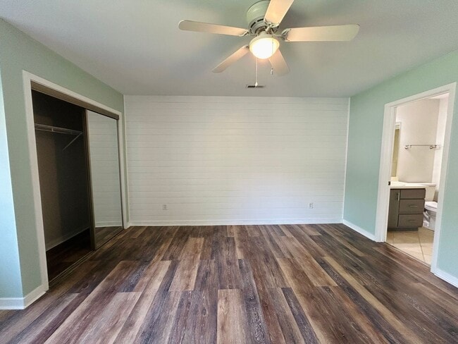 Building Photo - 2BR/2BA Condo close to Wrightsville Beach ...