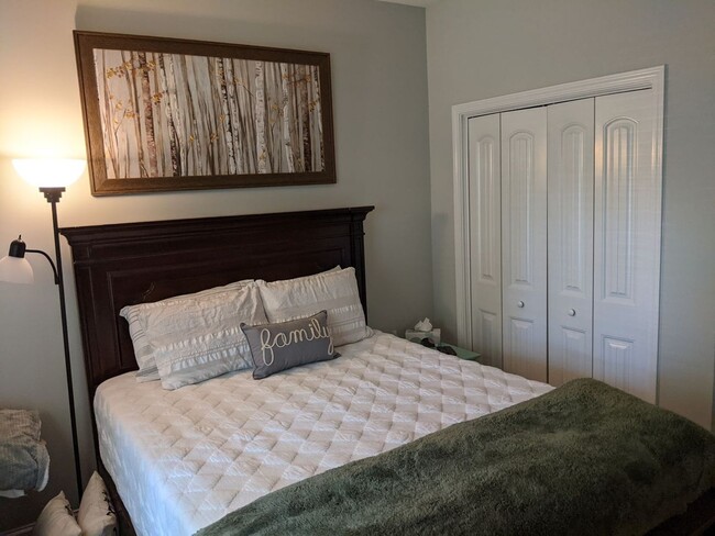 Building Photo - Available August 15th!!! $2200 a month!!!