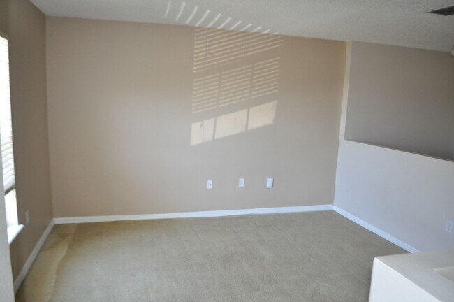 Building Photo - Nice 4 Bedroom 2.5 Bath 2 Car Garage Home ...