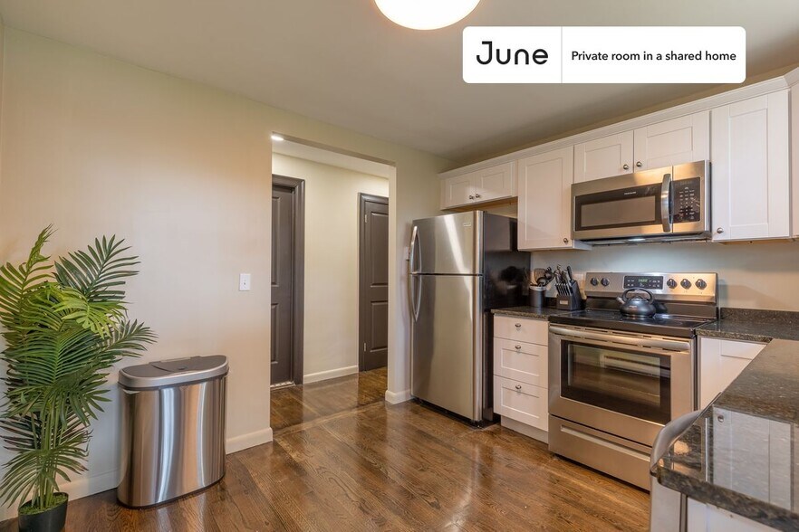 Building Photo - Room in Shared 6 bed/4 bath home
