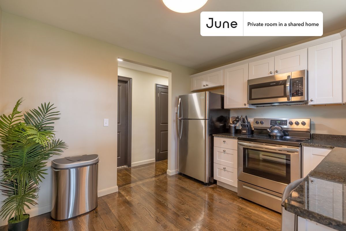 Building Photo - Room in Shared 6 bed/4 bath home