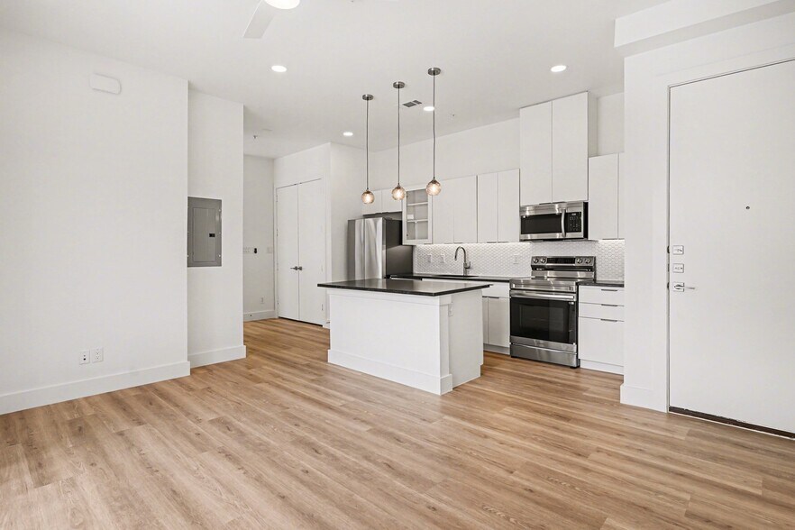 Building Photo - 2217 N Fitzhugh Ave