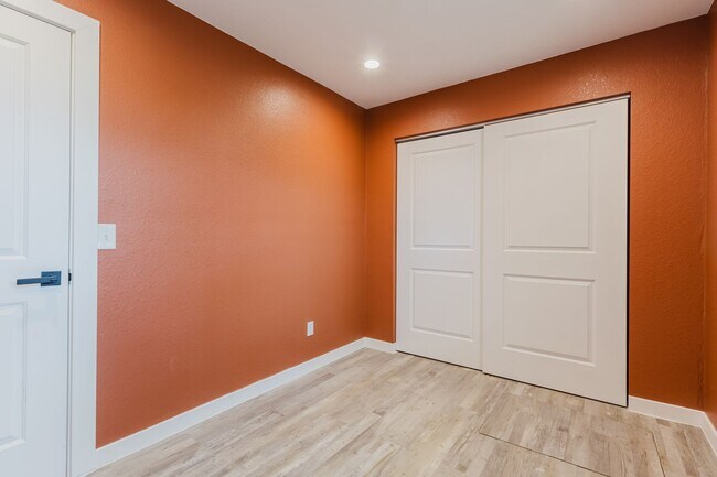 Building Photo - Great updated house in Southeast Denver near Cherry Hills!