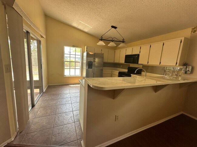 Building Photo - Spacious Lakeland Home | Move-In Ready | Prime Location