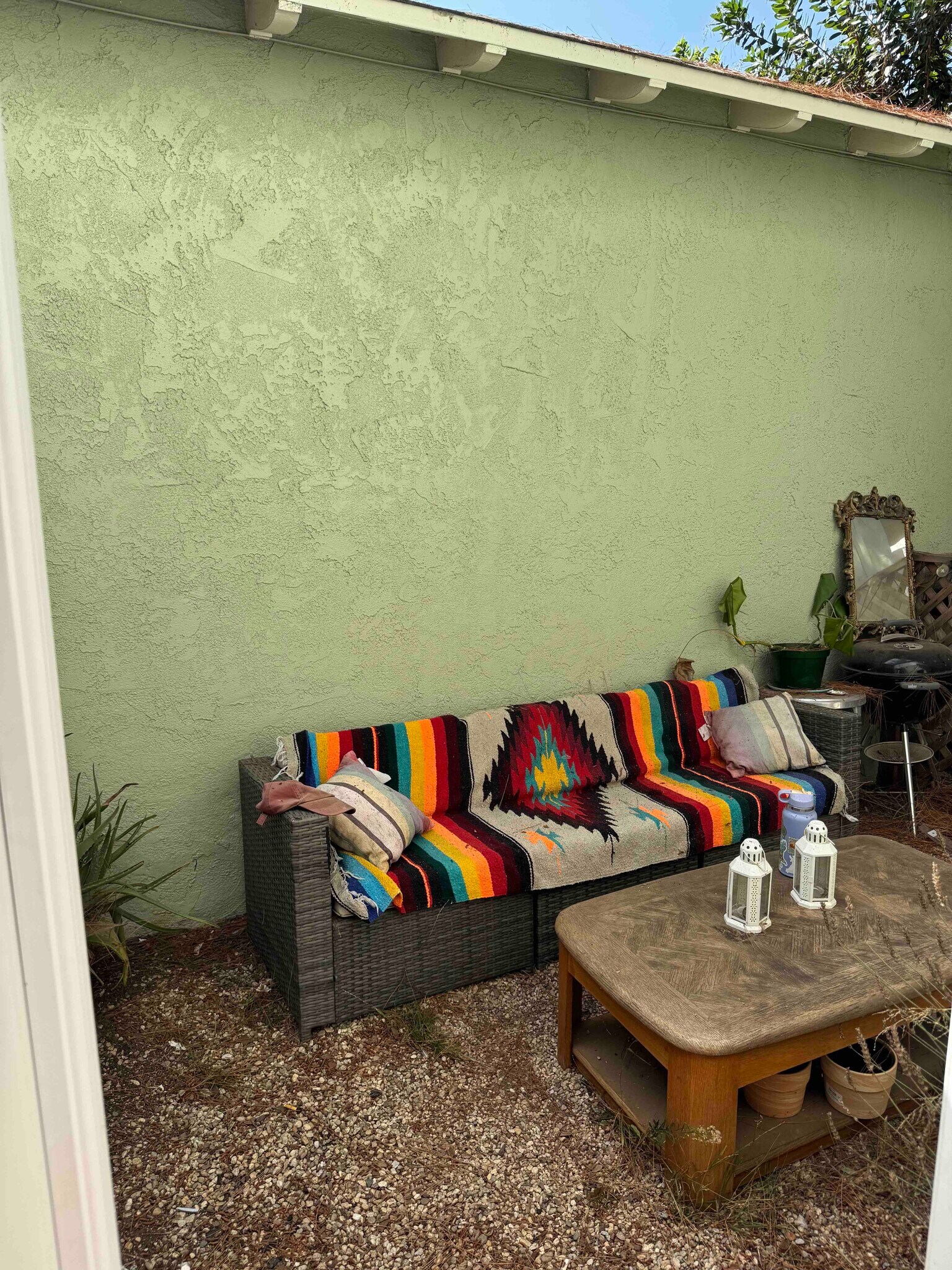 private small yard - 835 Pacific St