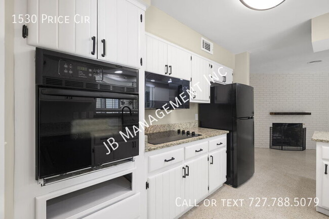 Building Photo - 1530 Price Cir