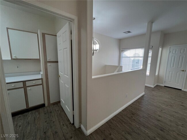 Building Photo - 2975 Bluegrass Ln