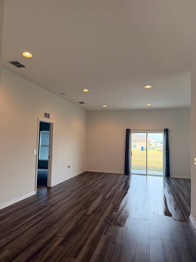 Building Photo - 281 Arbuthnot St