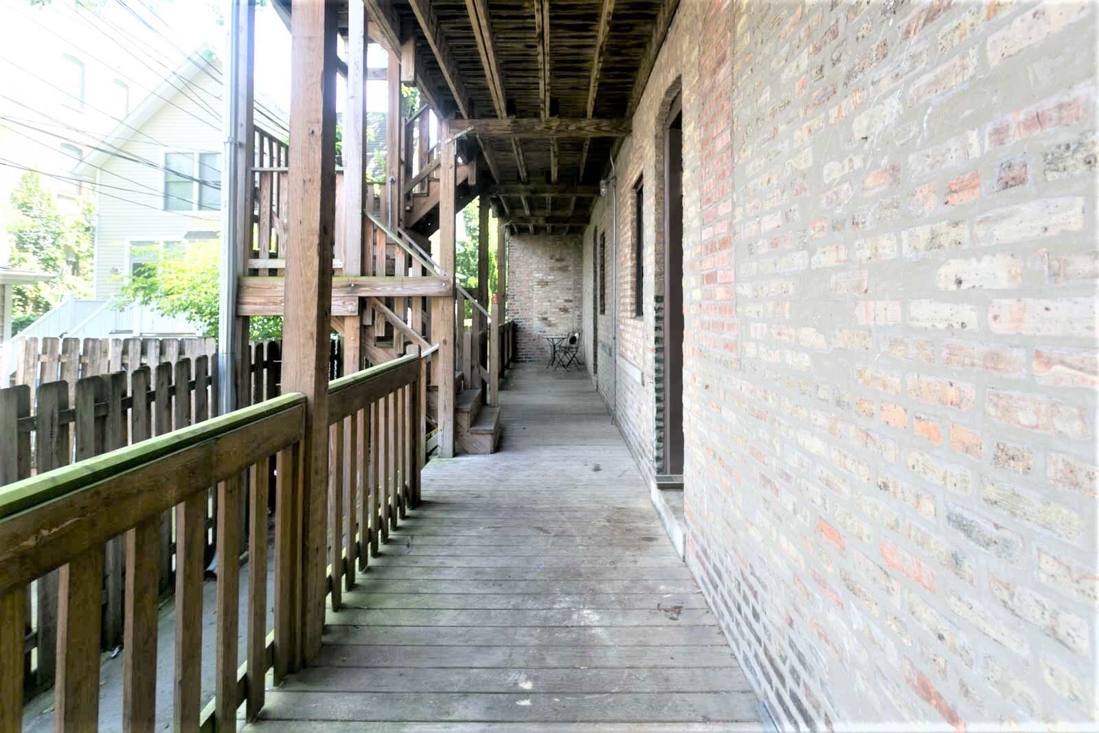 Building Photo - 1758 W Montrose