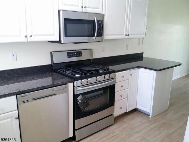 Building Photo - 1310 Grandview Ct