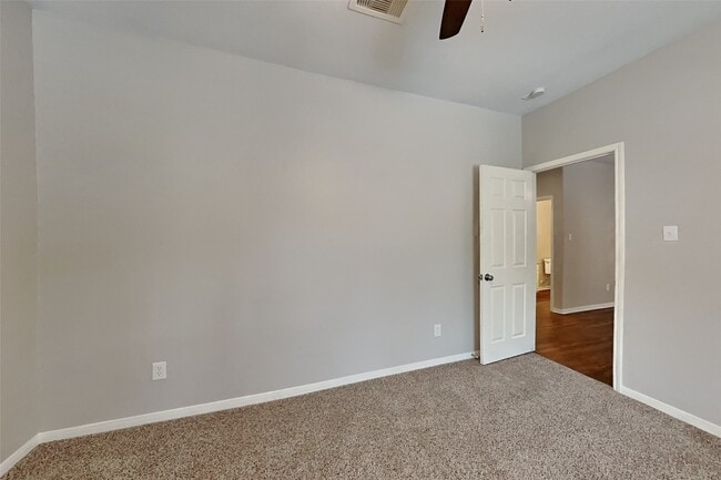 Building Photo - 738 Levi Bend