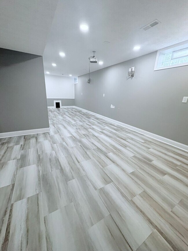 Building Photo - Stunning 3-bedroom, 3.5-bathroom home in Reynoldsburg