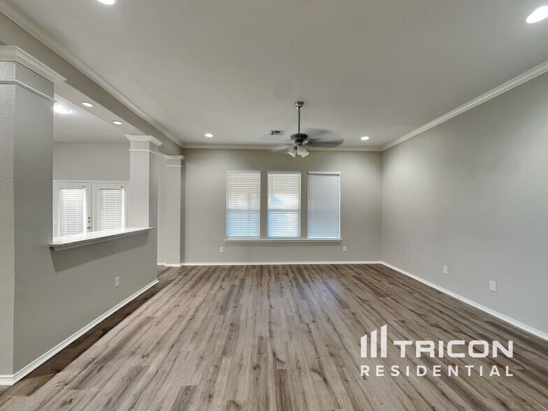 Building Photo - 630 Azalea Dr