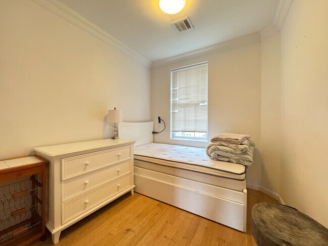 Building Photo - 19th Street