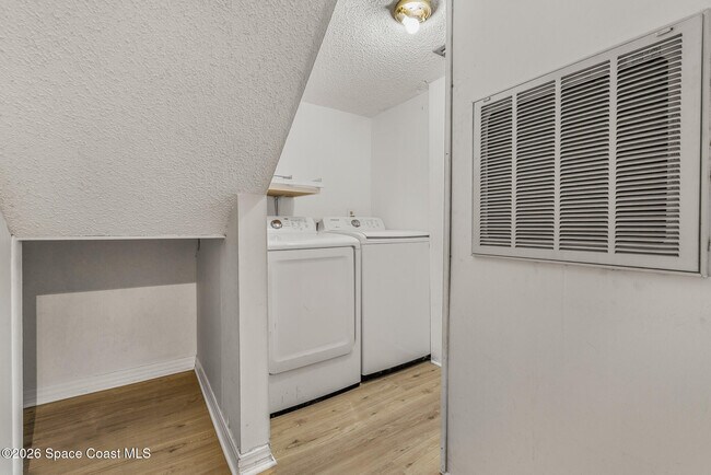 Building Photo - 405 Hawthorne Ct