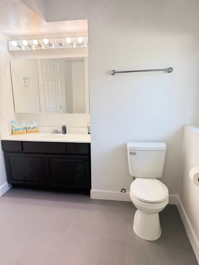 Building Photo - 4624 Quiet Cir