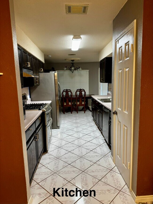 Building Photo - 8514 Red Willow Dr
