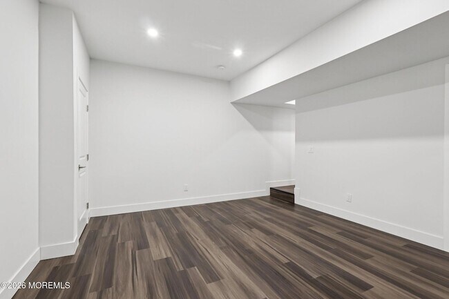 Building Photo - 2 Dogleg Ln