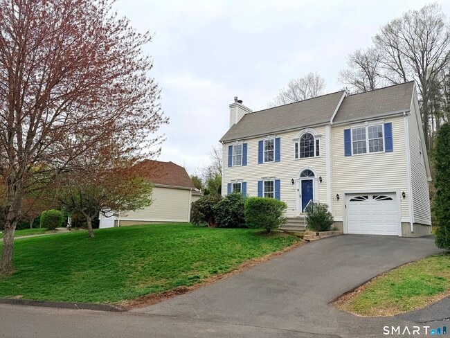 Building Photo - 19 Lakeview Dr