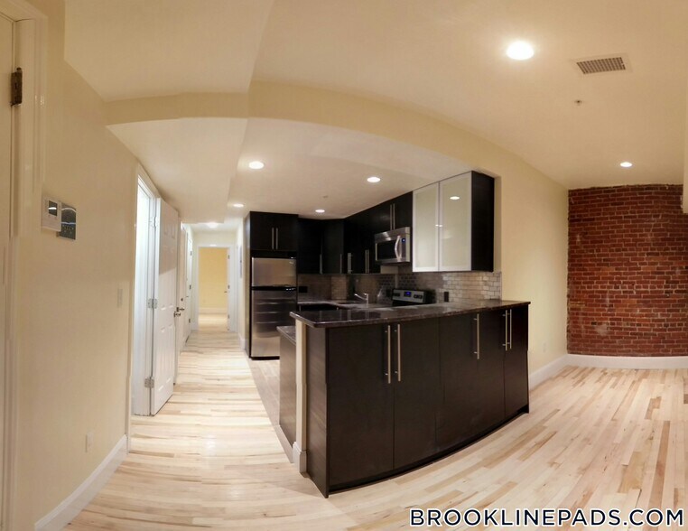 Building Photo - 1203 Beacon St