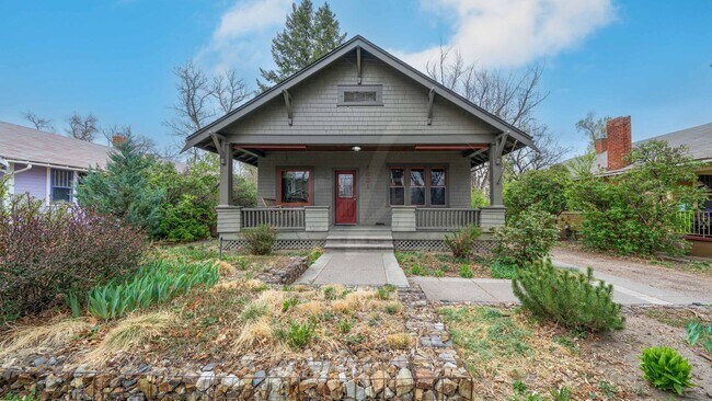 Building Photo - Craftsman Bungalow In Patty Jewett Neighborhood