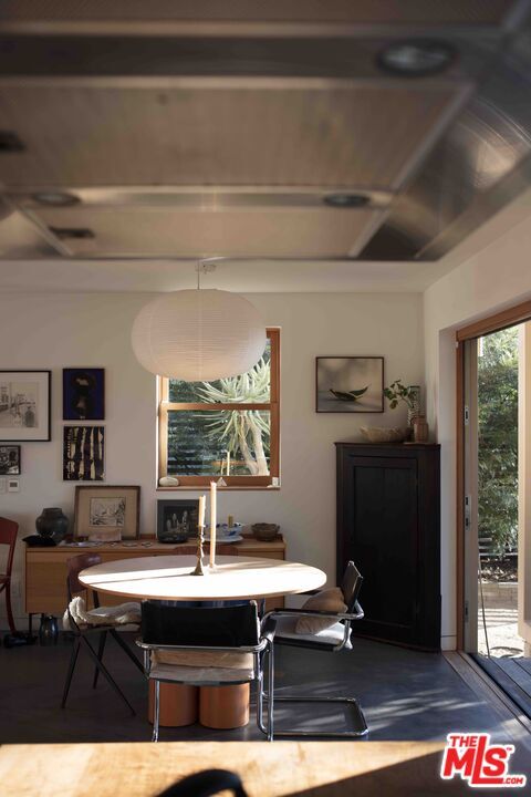 Building Photo - 2169 Lemoyne St