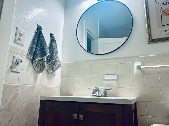 Building Photo - 707 2nd Ave S