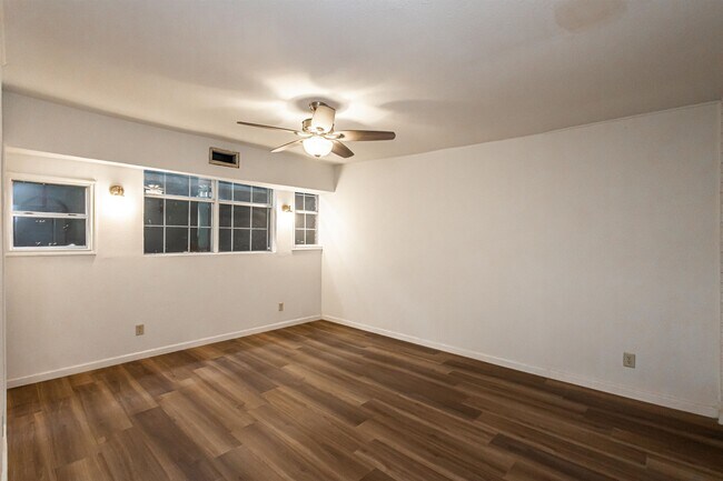 Building Photo - 1420 Corpus Christi St