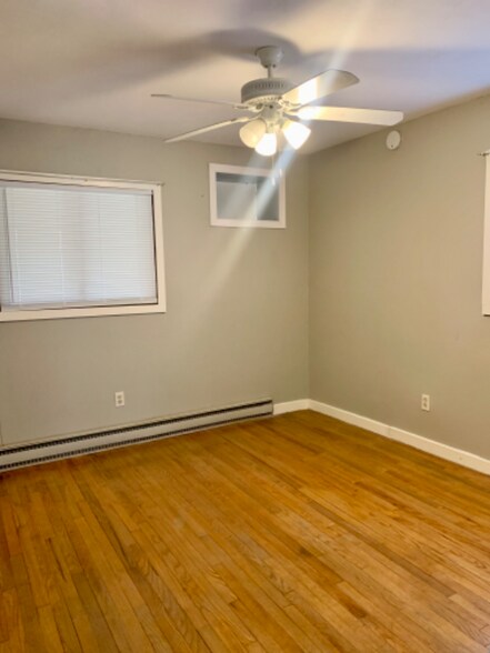 Building Photo - 186 Davos Rd