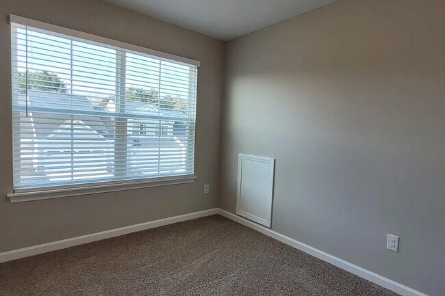 Building Photo - 1218 Ayla Ave