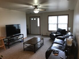 Building Photo - 344 N Main St