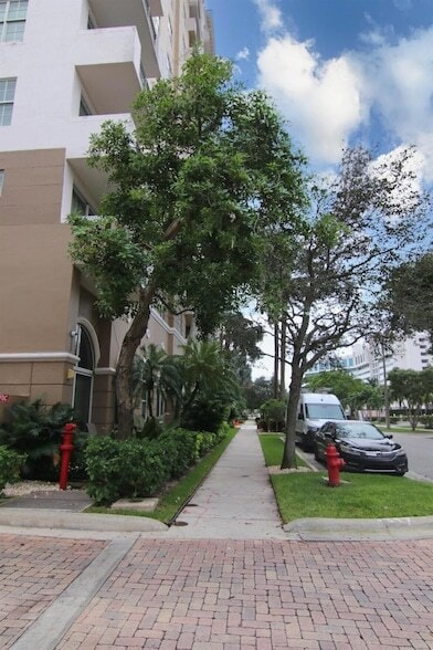 Building Photo - 616 Clearwater Park Rd