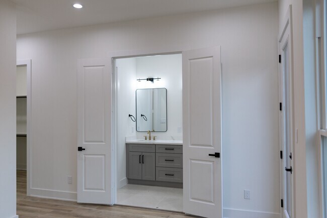 Building Photo - 3907 Maggie St