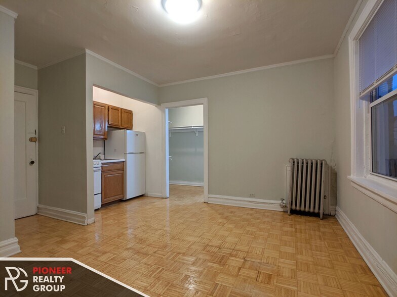 Building Photo - 705 W Belmont Ave