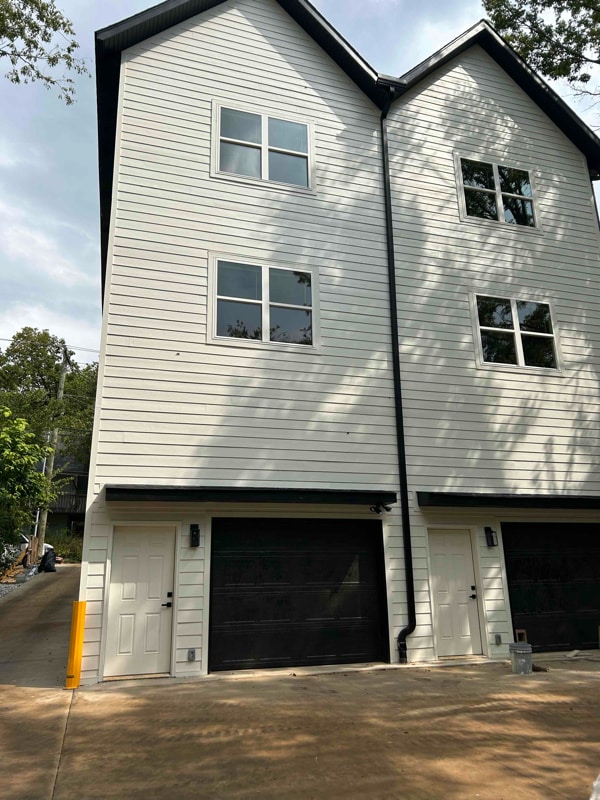 Building Photo - 306 S W Ave
