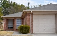 Building Photo - Spacious 3 Bedroom 2 Bath duplex Decatur TX