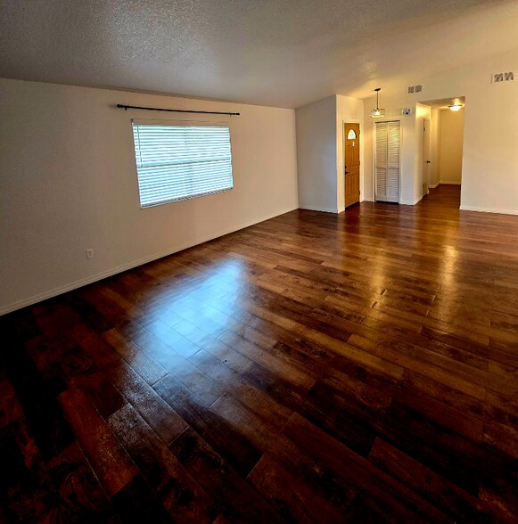 Building Photo - 1084 Aaron Dr