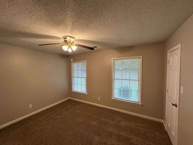 Building Photo - 4439 Green Creek