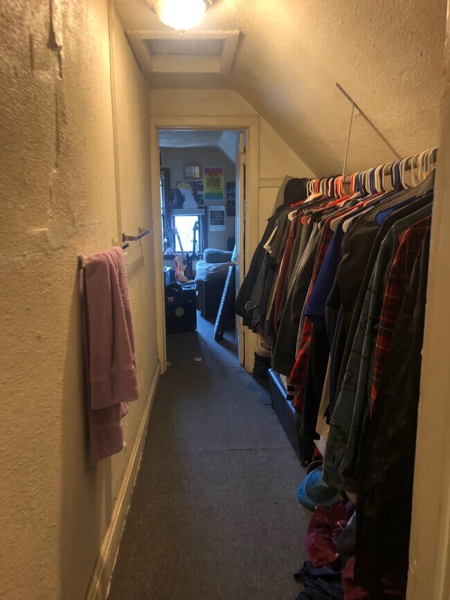 Building Photo - 430 8th St SE