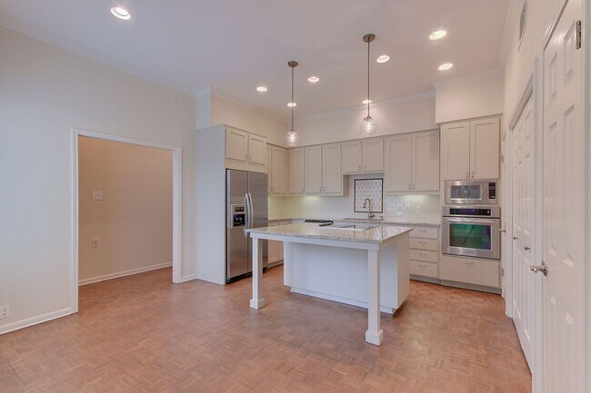 Building Photo - 4231 Westlake Dr