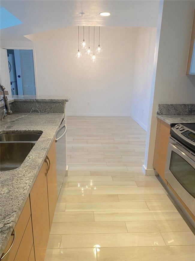 Building Photo - 2 bedroom in Aventura FL 33180