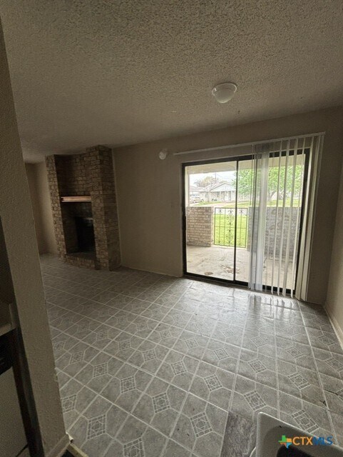 Building Photo - 1813 Cedarhill Dr