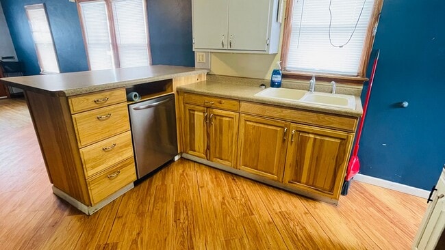 Building Photo - 1 Bedroom 1 Bathroom House!