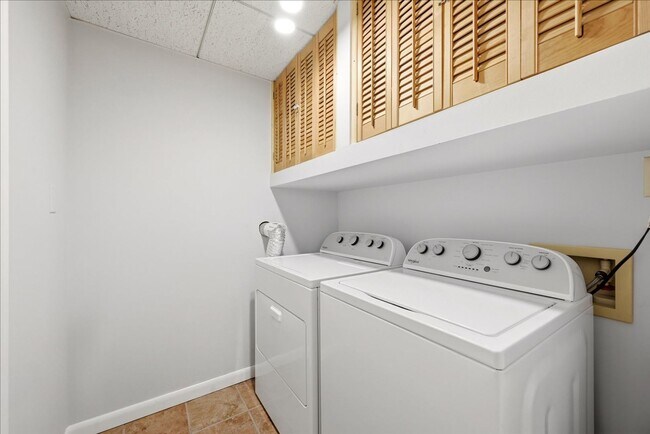 Building Photo - 5481 Saddler Ln