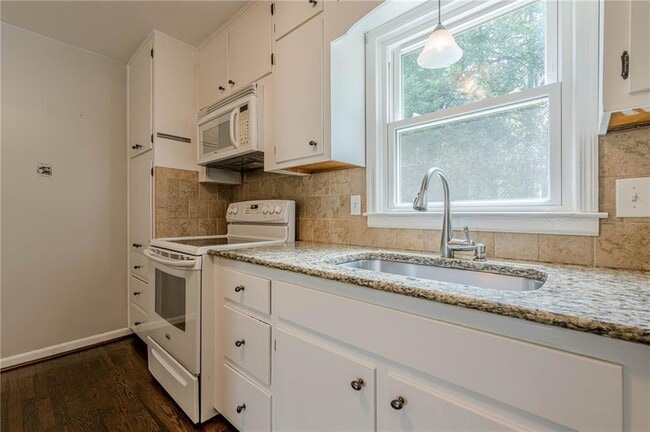 Building Photo - 385 Stonebridge Trail